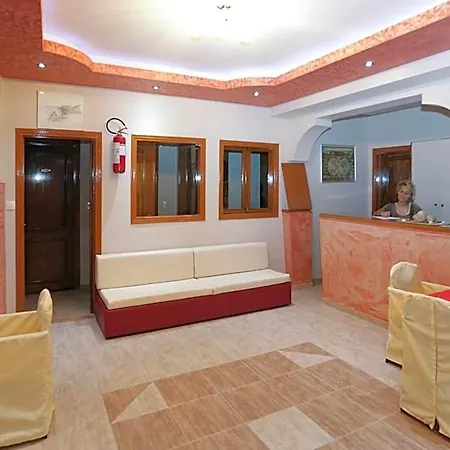 فندق Agali 2*